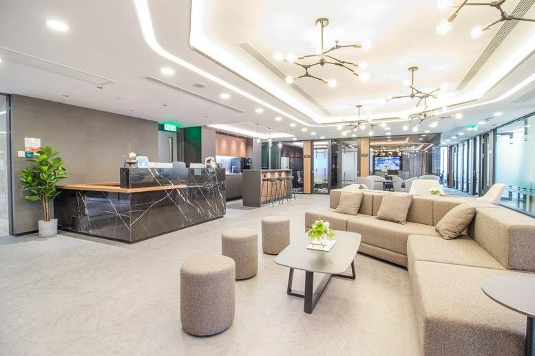 Spacious reception area at 15/F Admiralty Centre Tower 1 with a marble desk and plush seating.