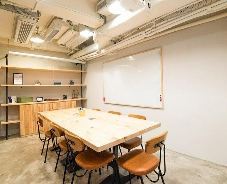 Professional meeting room at Chinachem Tower, 34-37 Connaught Road with a large table and whiteboard.