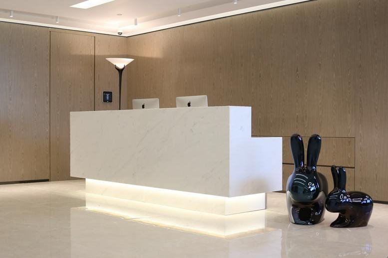 Modern white marble reception desk at Great Eagle Centre, 23 Harbour Road, 3rd Floor.