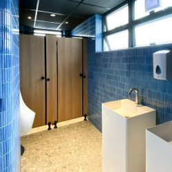 Exterior image of Mai Tak Industrial Building, 221 Wai Yip Street, Room D, 8/F, Kwun Tong